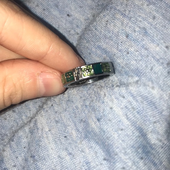 Flower ring - Picture 2 of 2